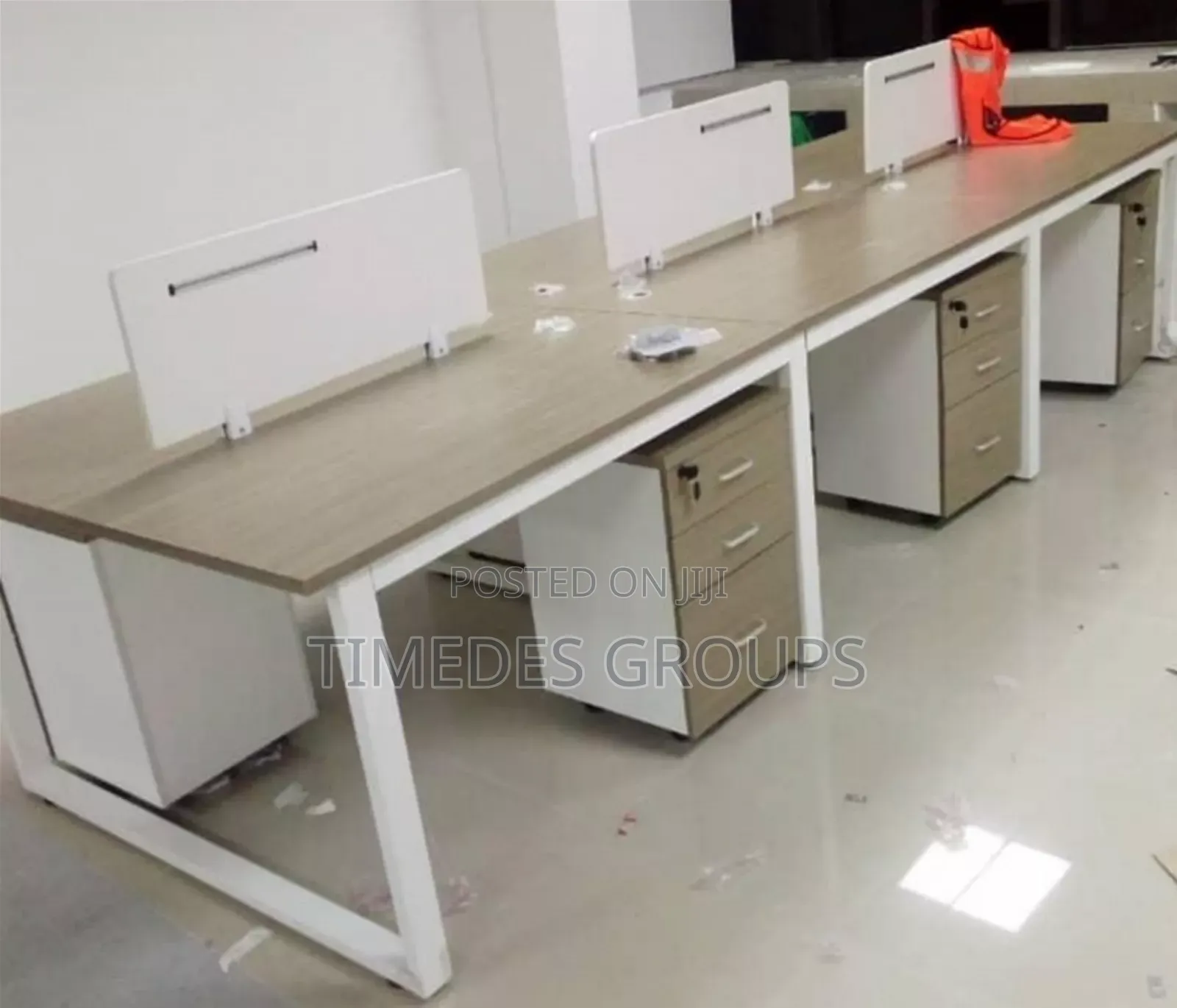 Standard Quality Modern Work Station by 6Seater
