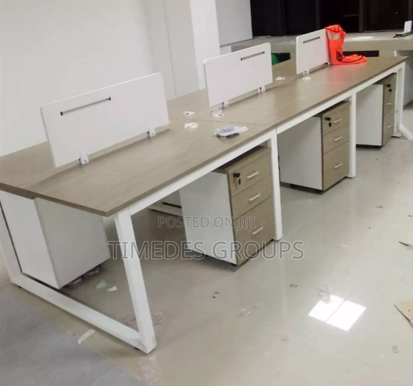 Standard Quality Modern Work Station by 6Seater