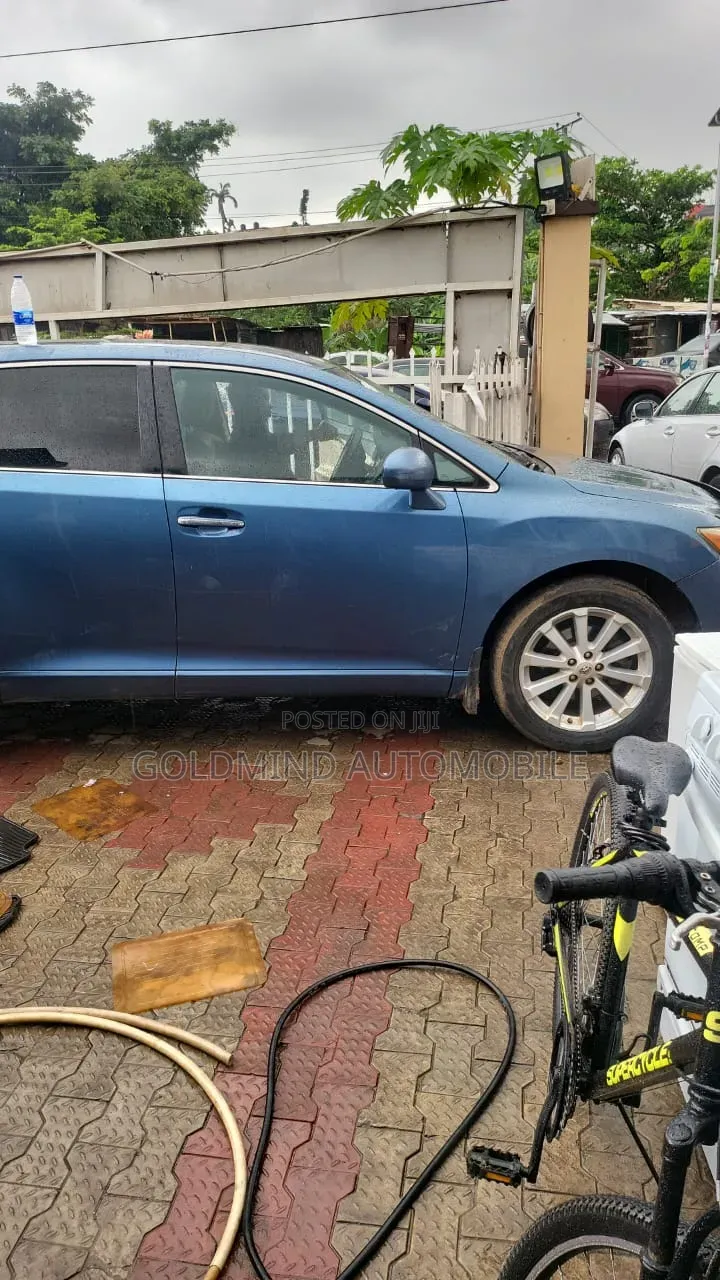 Toyota Venza AWD 2010 Blue