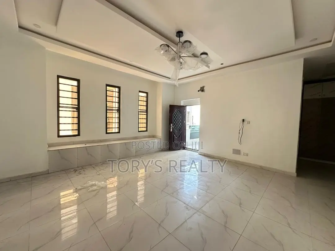 4bdrm Duplex in Lekki Phase 2 for rent