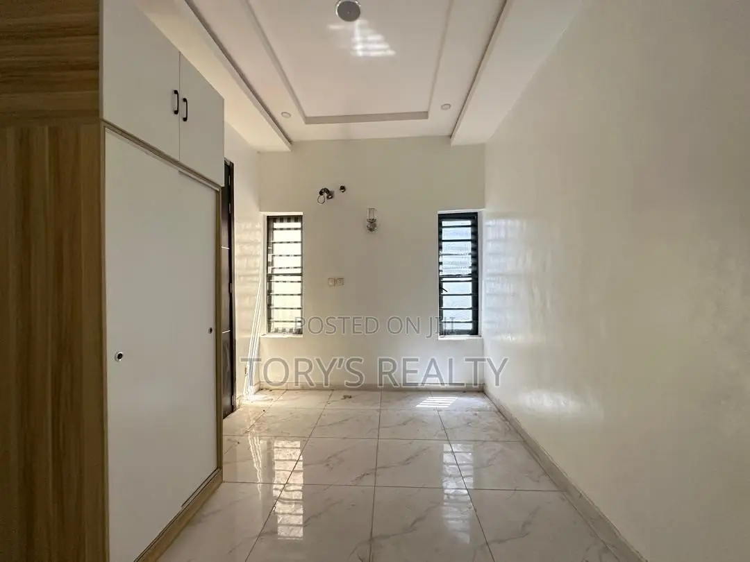 4bdrm Duplex in Lekki Phase 2 for rent