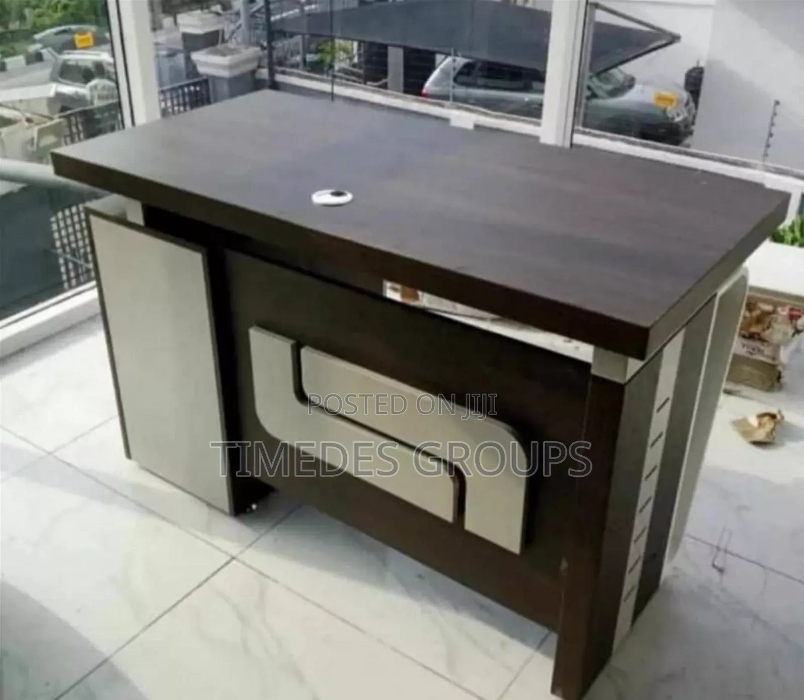 Quality Guaranted Modern Office Table