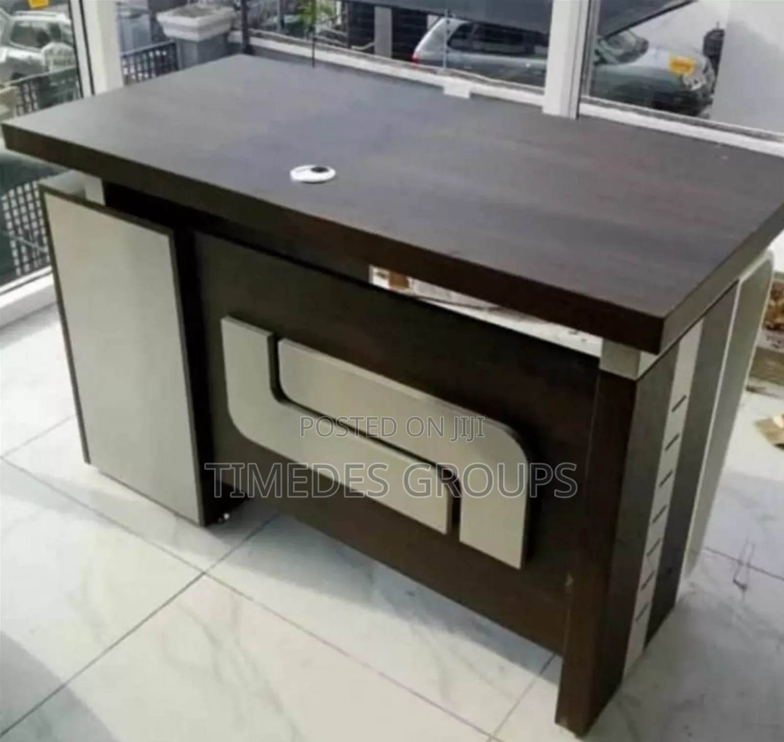 Quality Guaranted Modern Office Table