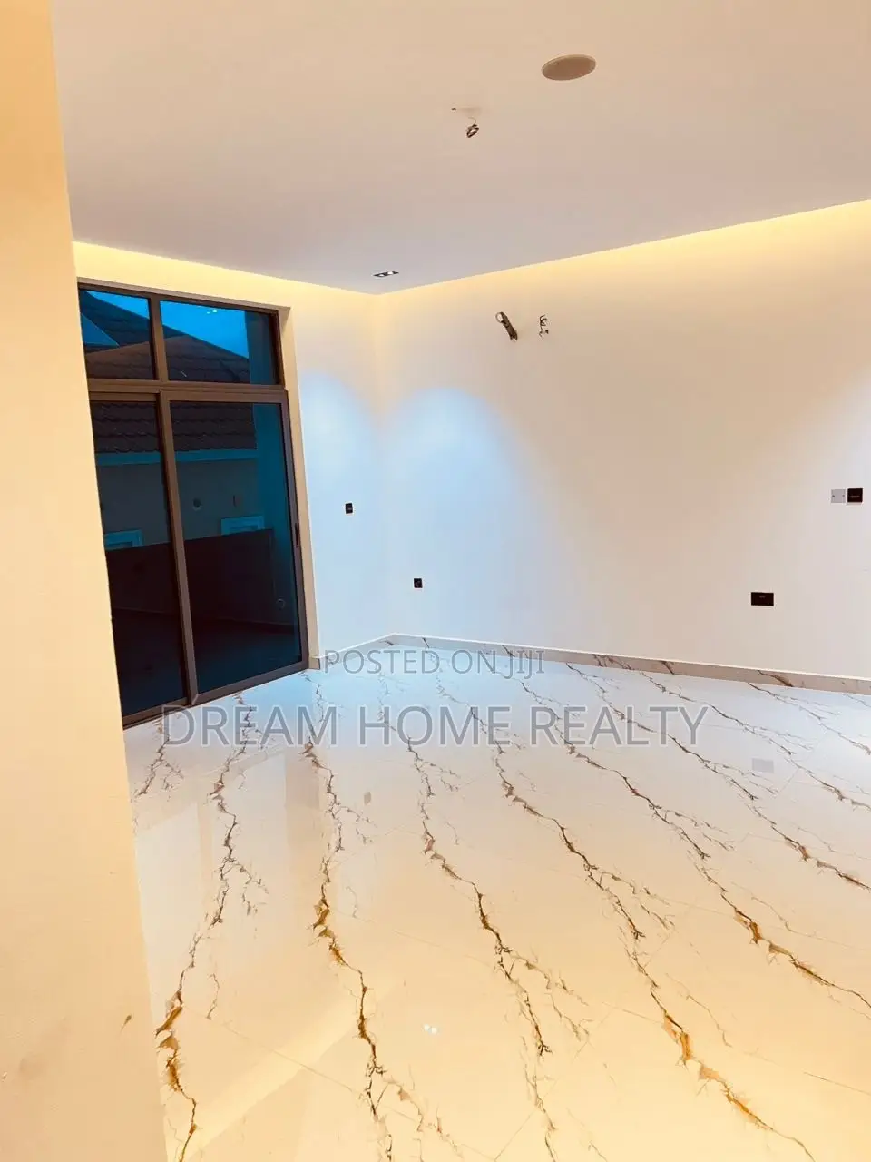 3bdrm Block of Flats in Lekki Phase One for sale