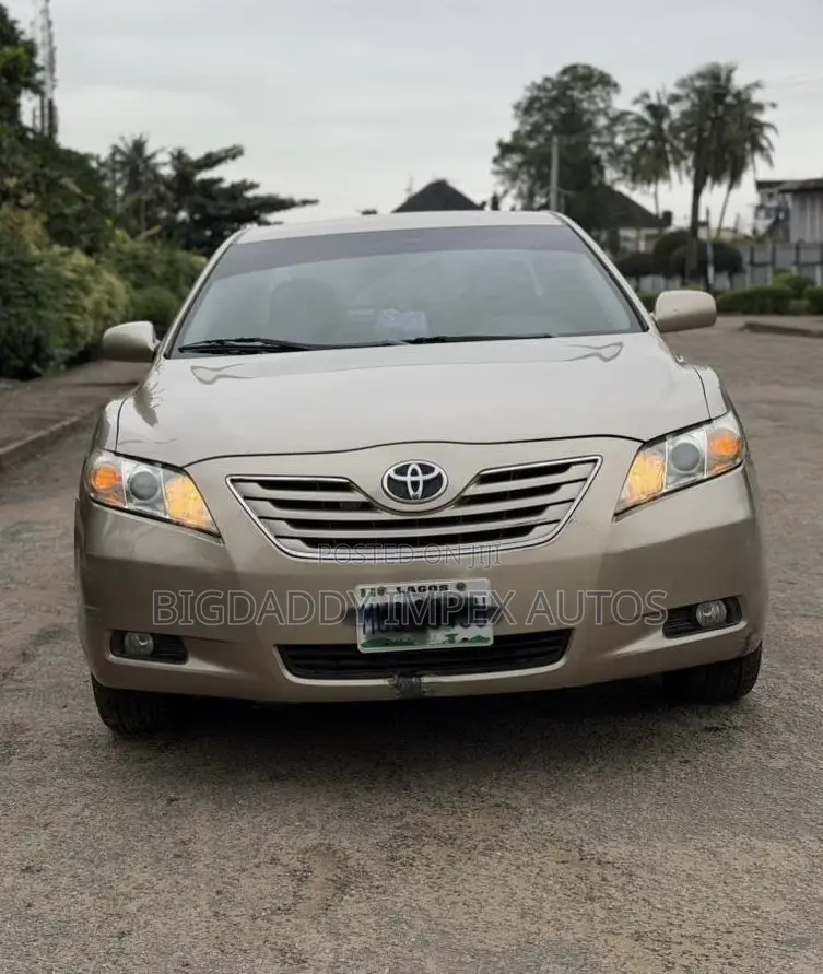 Toyota Camry XLE 4dr Sedan (2.4L 4cyl 5A) 2009 Gold