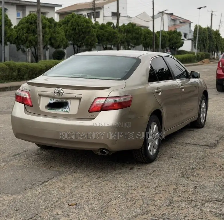 Toyota Camry XLE 4dr Sedan (2.4L 4cyl 5A) 2009 Gold