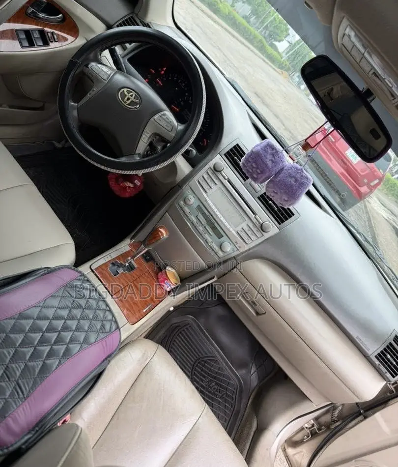 Toyota Camry XLE 4dr Sedan (2.4L 4cyl 5A) 2009 Gold