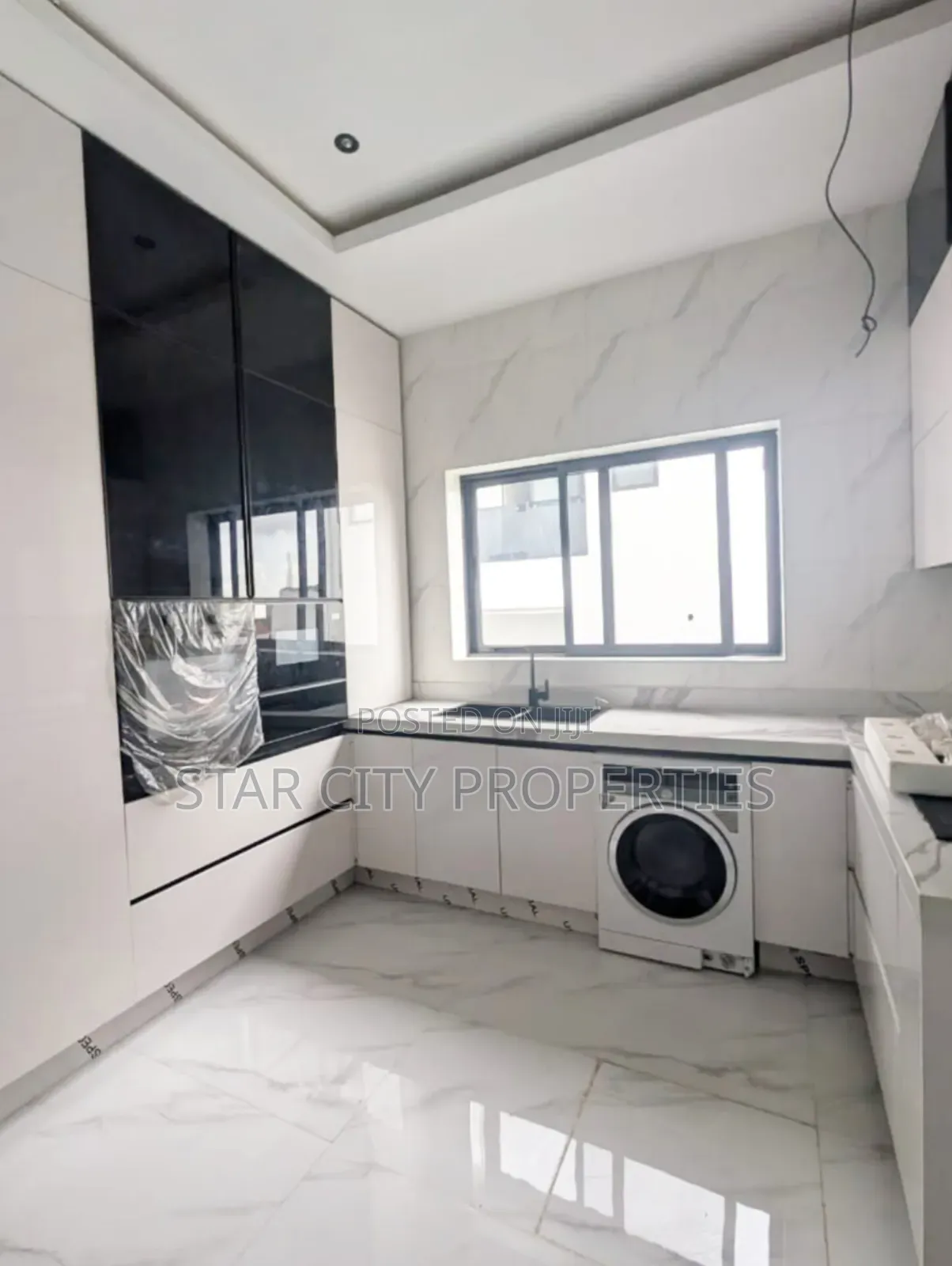 5bdrm Duplex in Ikeja Gra for sale