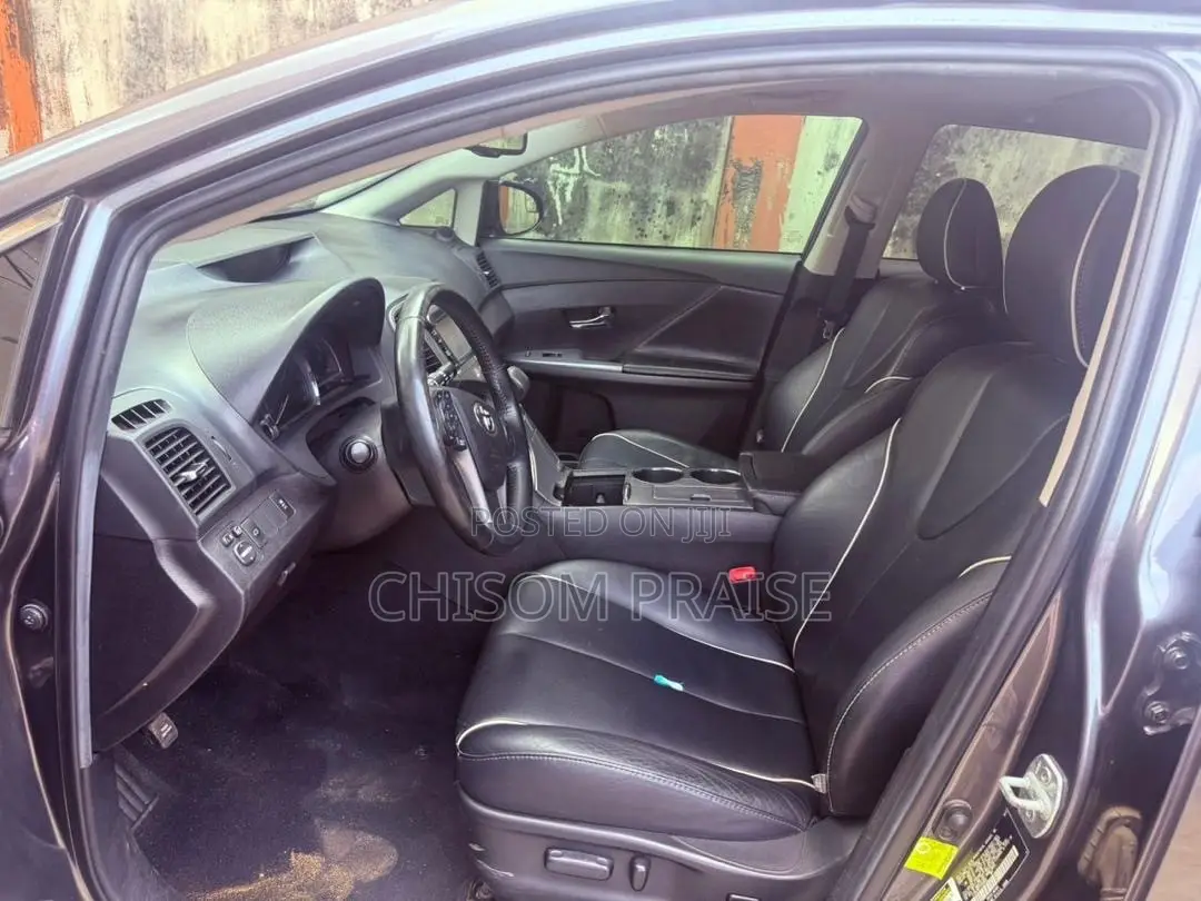 Toyota Venza XLE 4dr Wagon AWD (3.5L 6cyl 6A) 2014 Gray