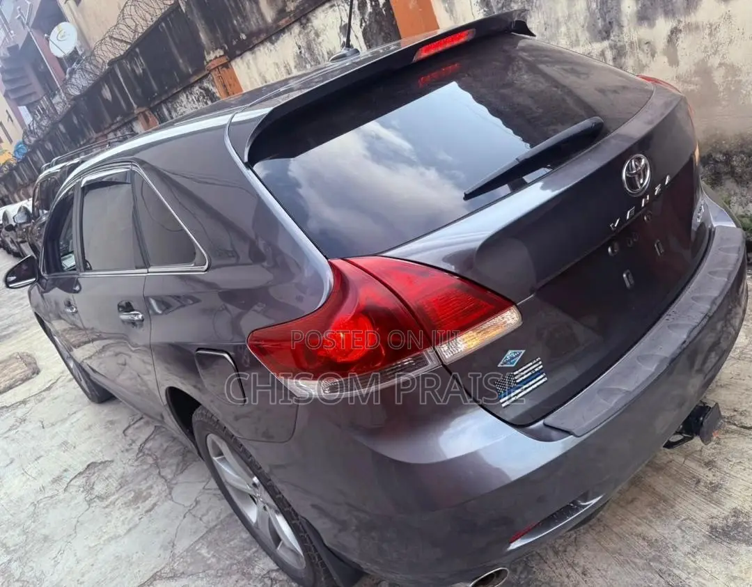 Toyota Venza XLE 4dr Wagon AWD (3.5L 6cyl 6A) 2014 Gray