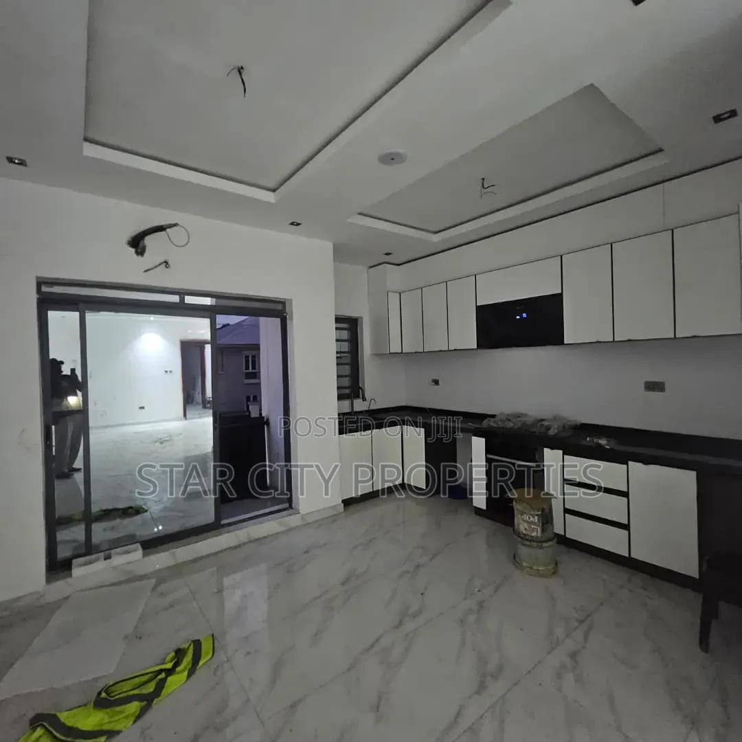 2bdrm Apartment in Magodo, GRA Phase 2 Shangisha for sale