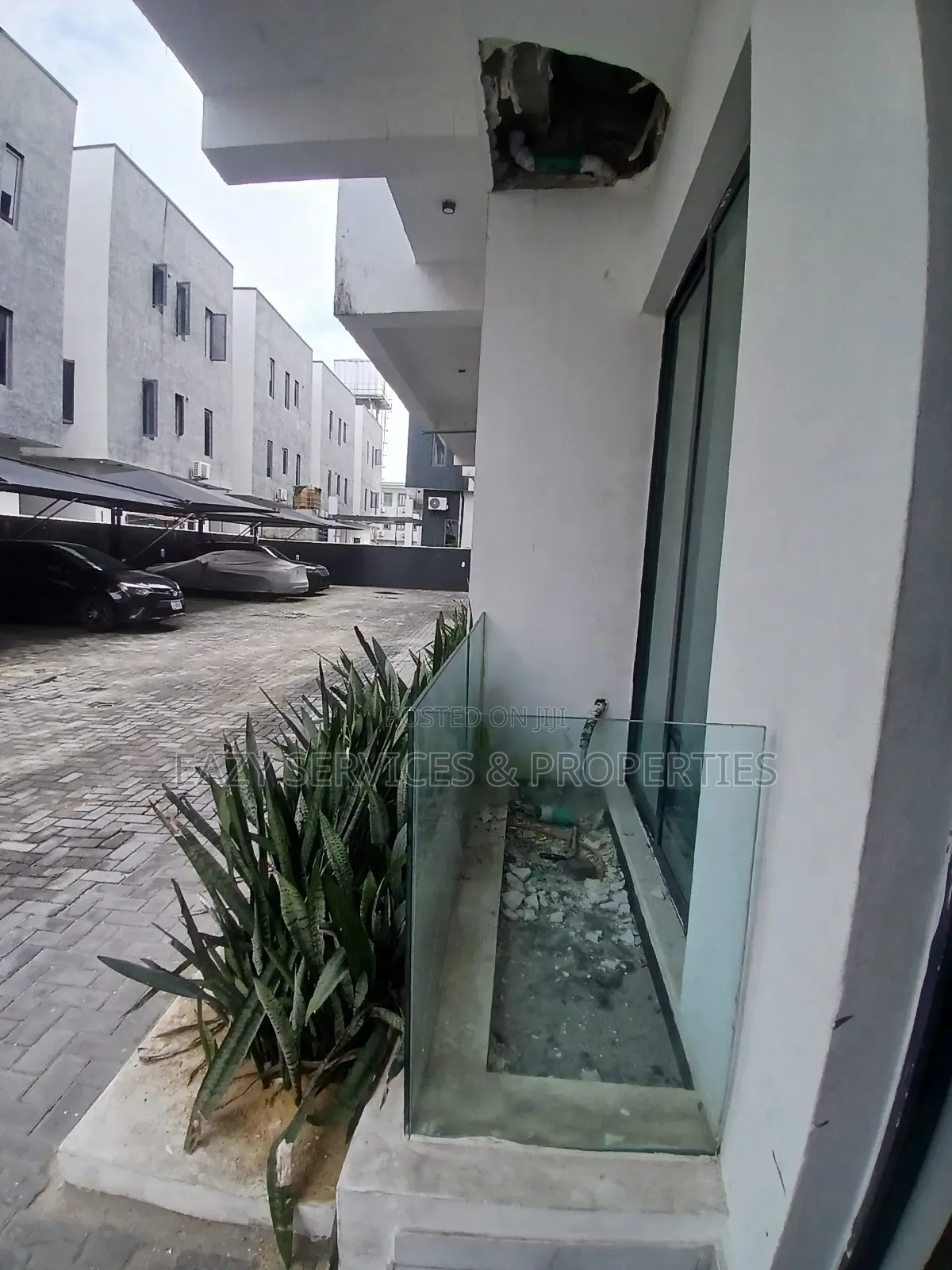 2bdrm Apartment in Gated And Secured, Lekki Phase 1 for sale