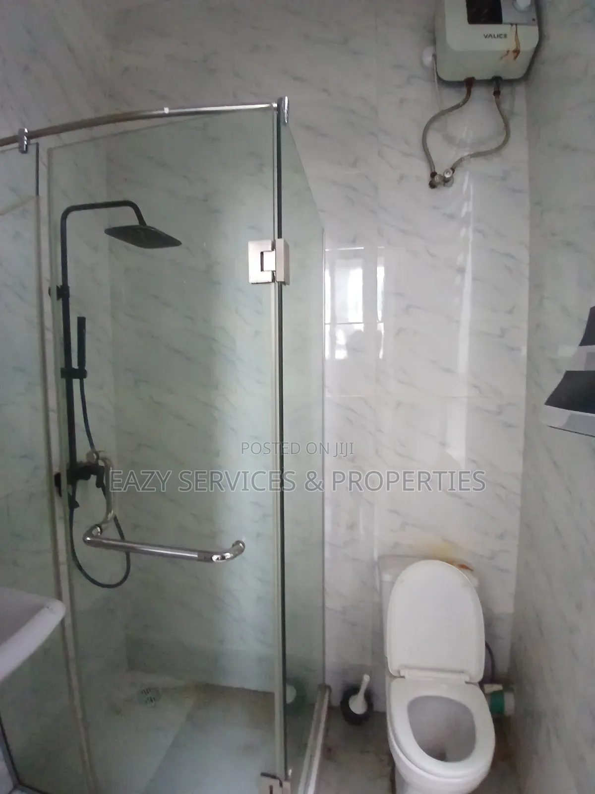 2bdrm Apartment in Gated And Secured, Lekki Phase 1 for sale