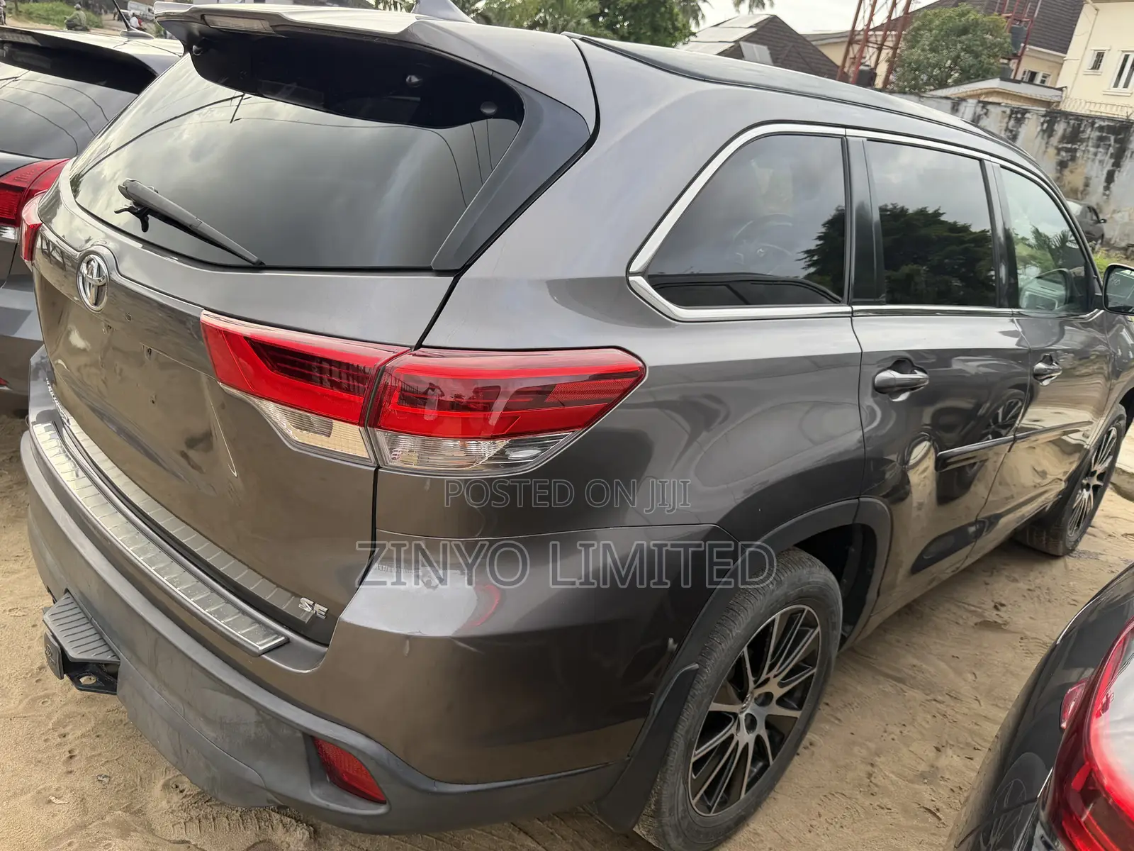 Toyota Highlander SE 4x4 V6 (3.5L 6cyl 8A) 2017 Gray