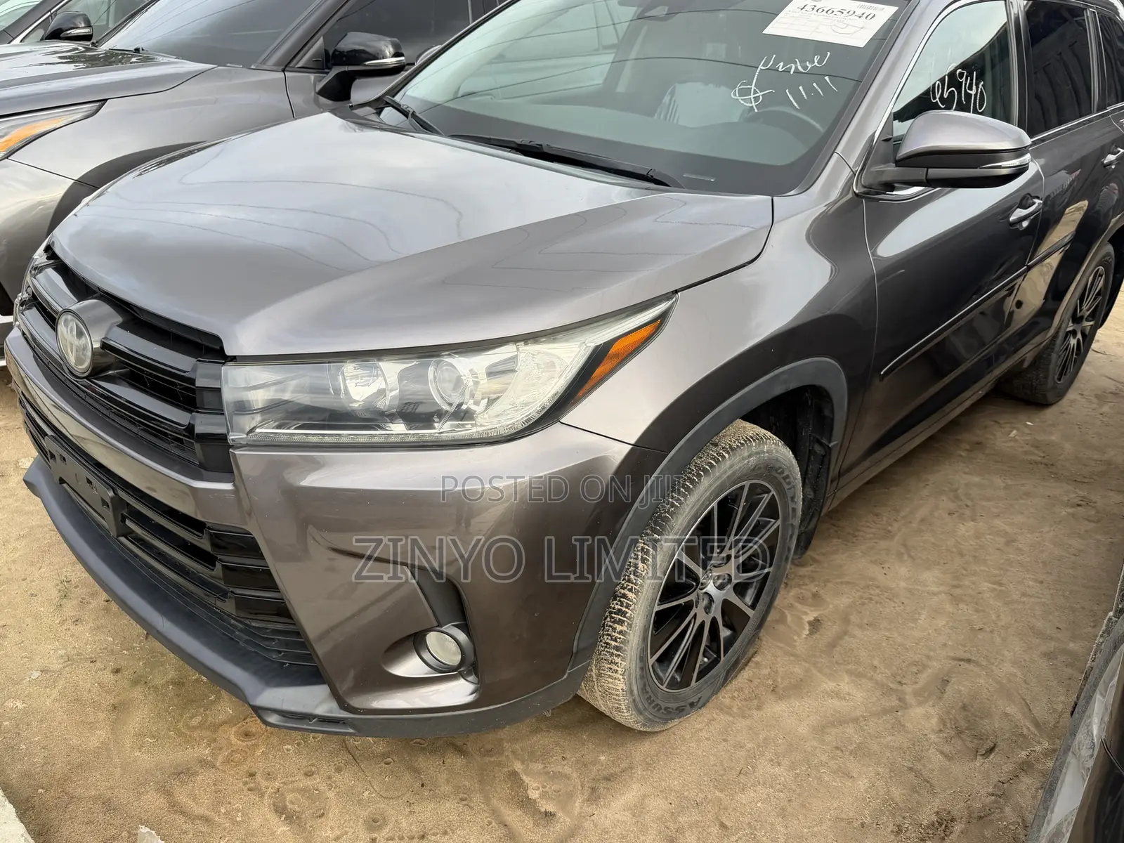 Toyota Highlander SE 4x4 V6 (3.5L 6cyl 8A) 2017 Gray
