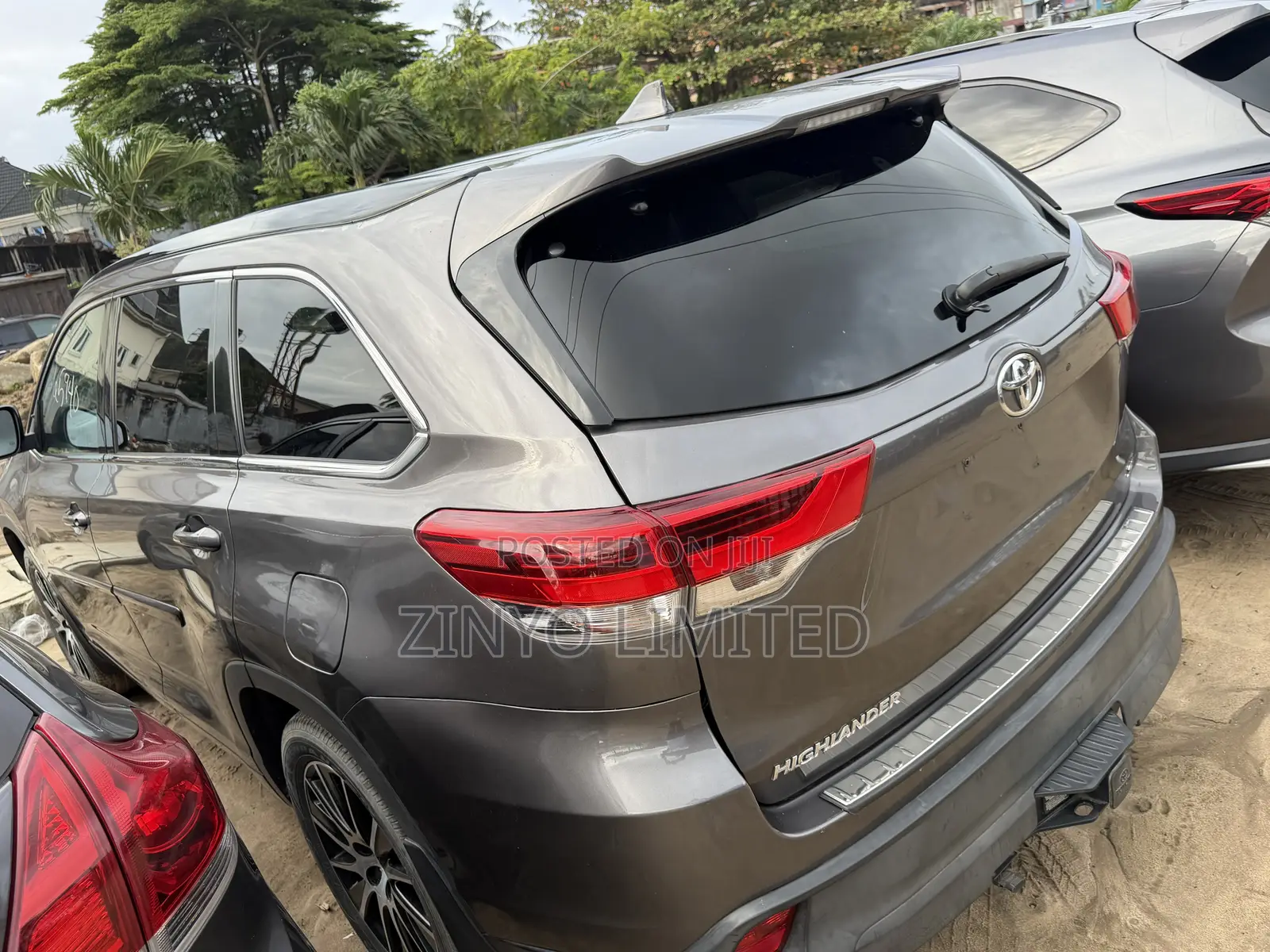 Toyota Highlander SE 4x4 V6 (3.5L 6cyl 8A) 2017 Gray