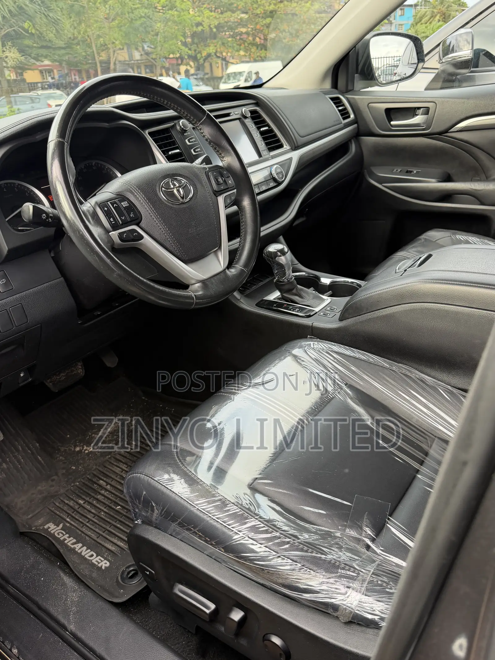 Toyota Highlander SE 4x4 V6 (3.5L 6cyl 8A) 2017 Gray