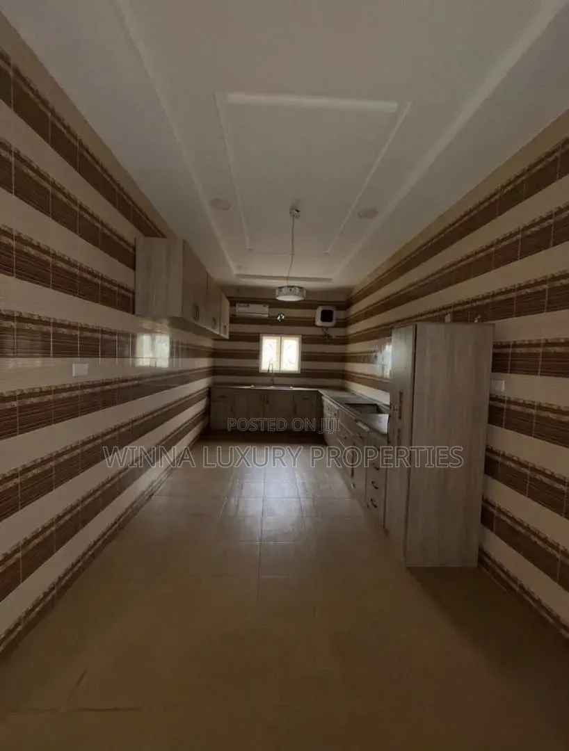 8bdrm Duplex in Guzape for rent