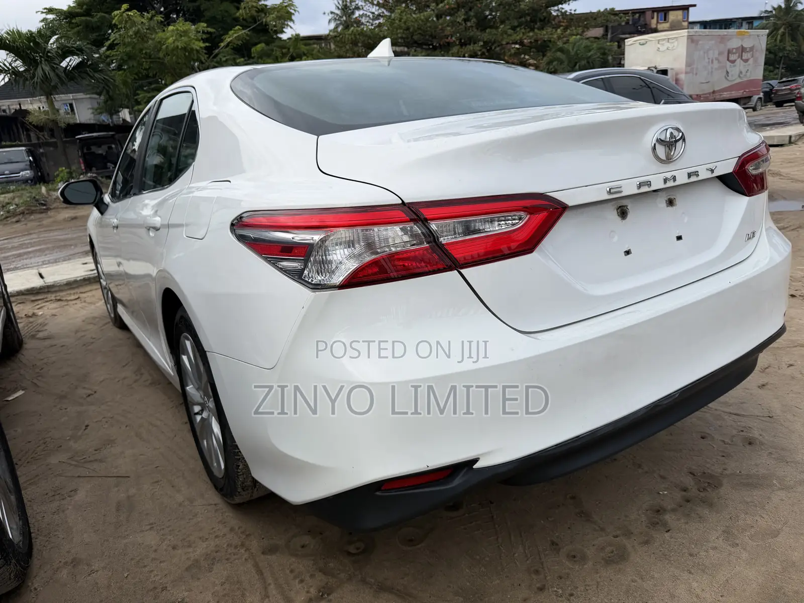 Toyota Camry LE (2.5L 4cyl 8A) 2019 White
