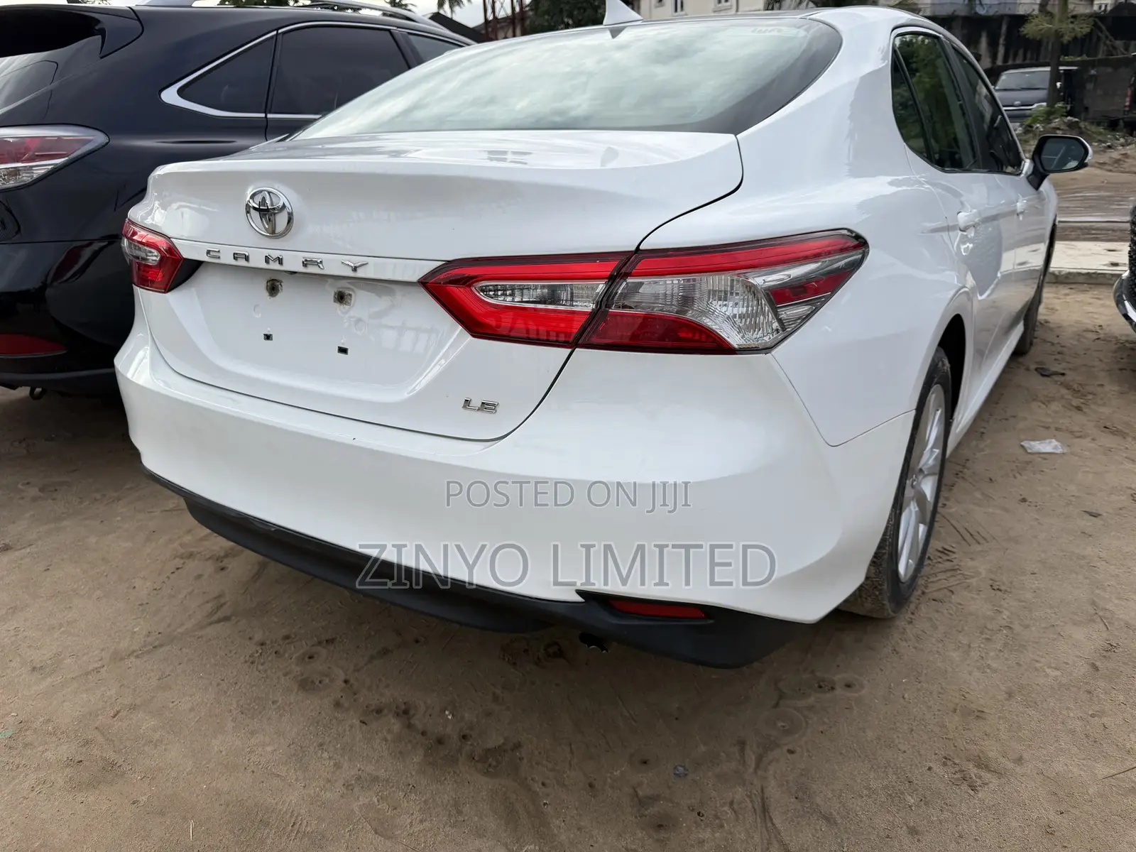 Toyota Camry LE (2.5L 4cyl 8A) 2019 White
