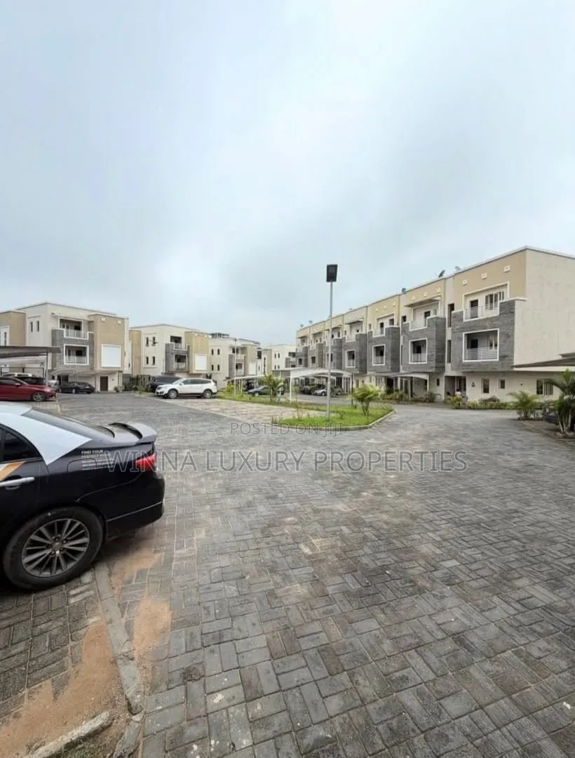 5bdrm Townhouse / Terrace in Guzape for rent