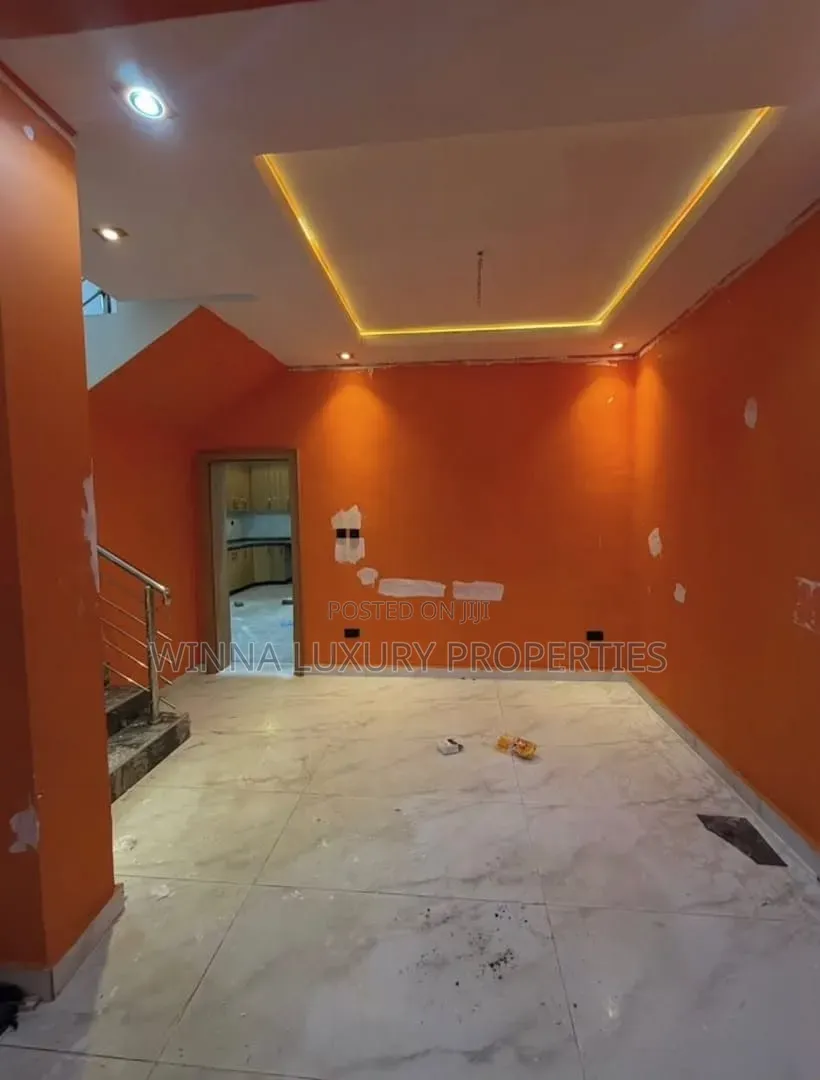 5bdrm Townhouse / Terrace in Guzape for rent