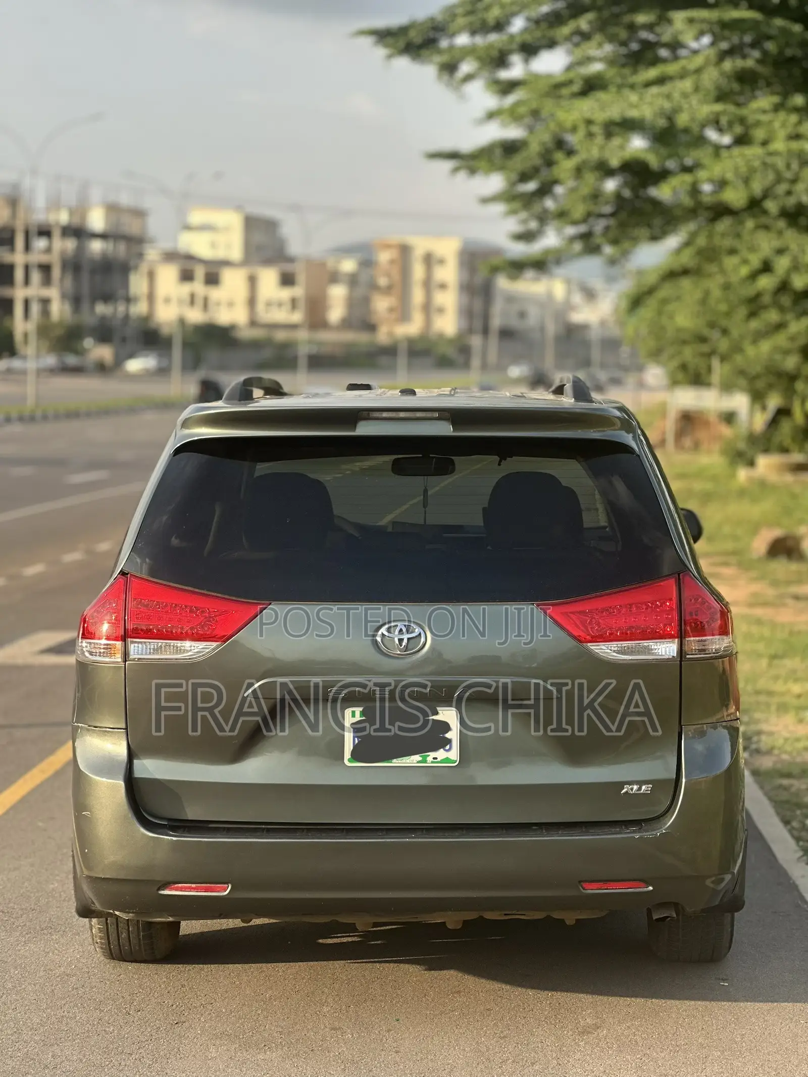 Toyota Sienna XLE FWD 8-Passenger 2013 Gray