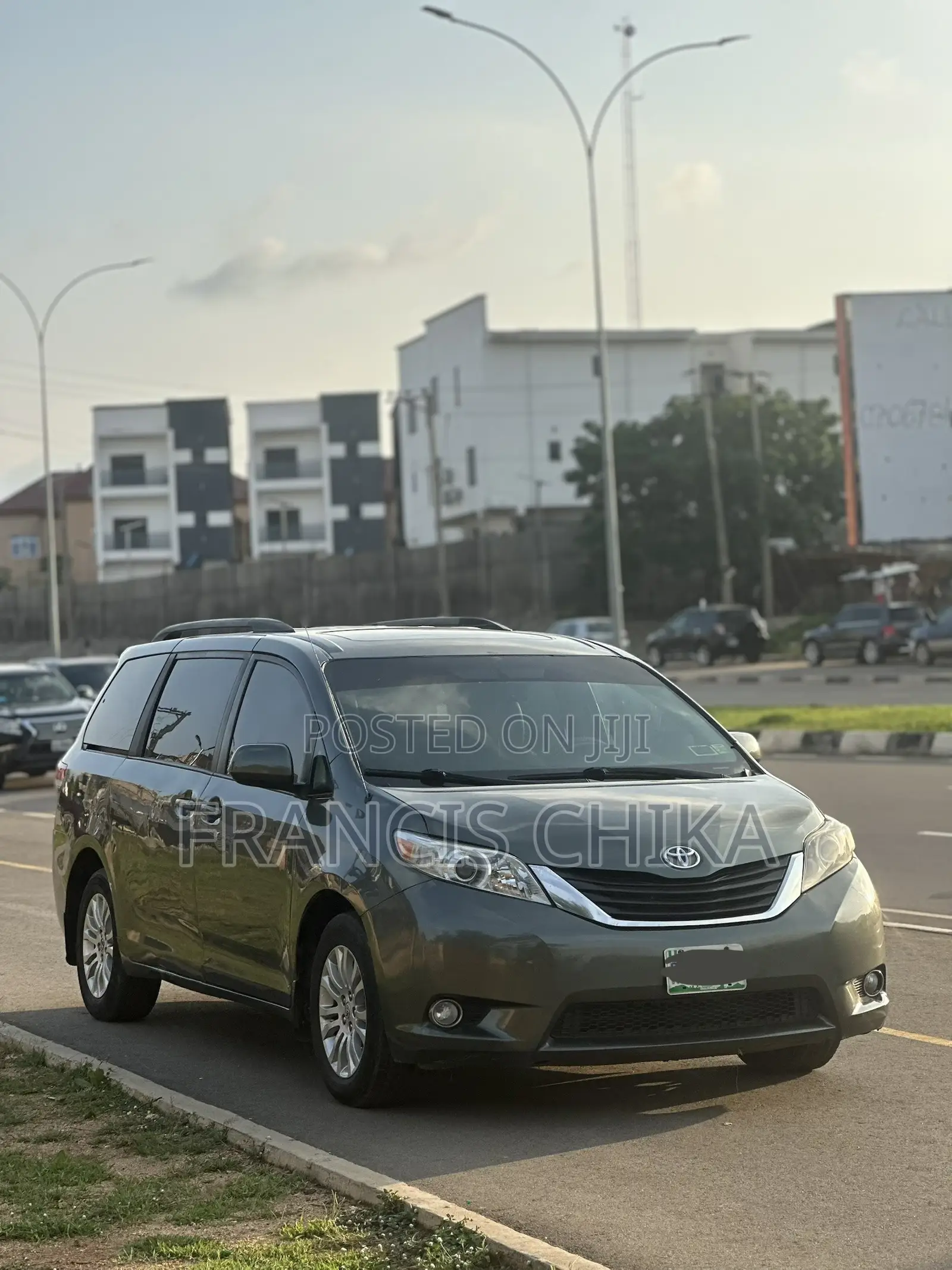Toyota Sienna XLE FWD 8-Passenger 2013 Gray