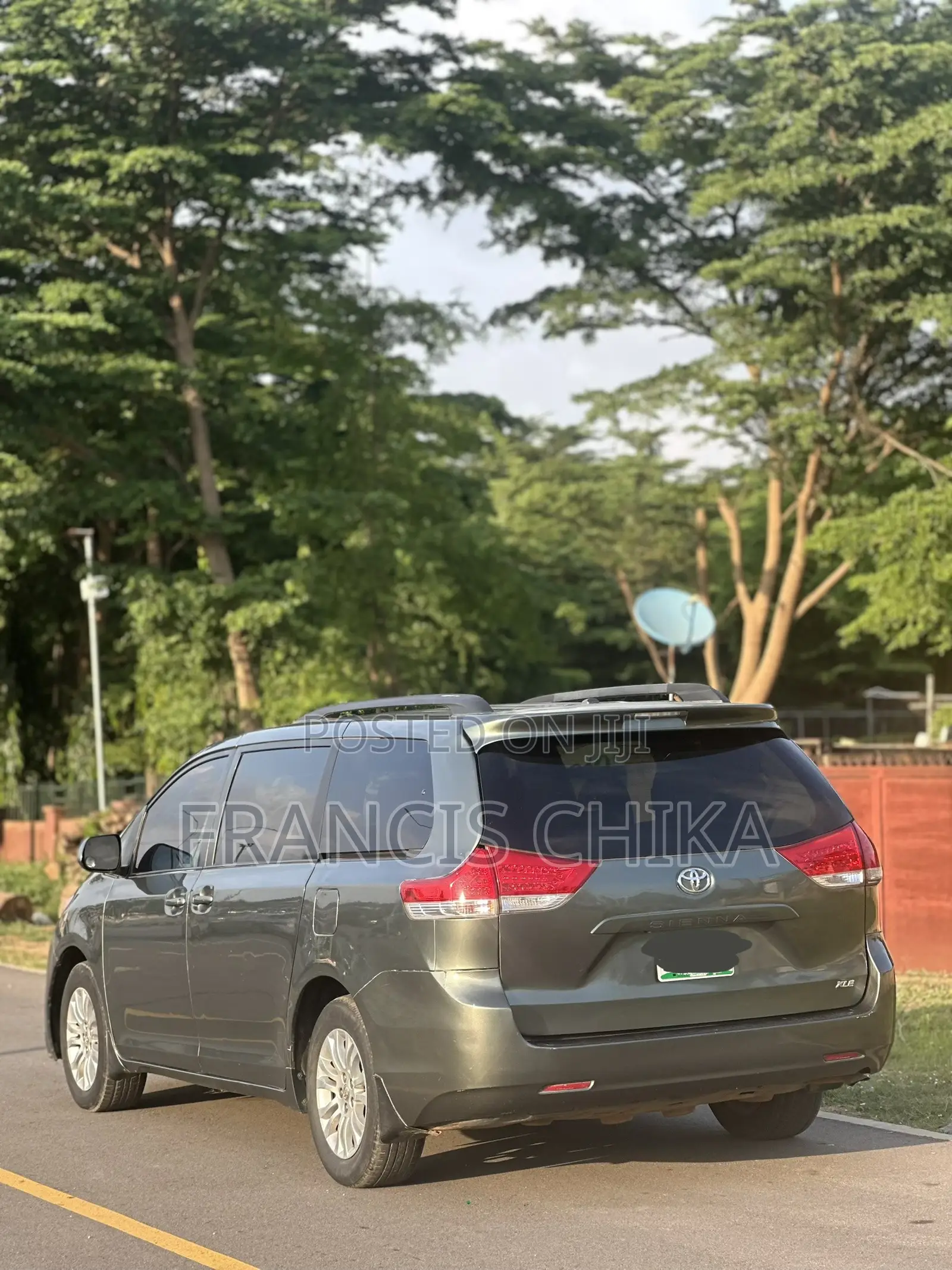 Toyota Sienna XLE FWD 8-Passenger 2013 Gray