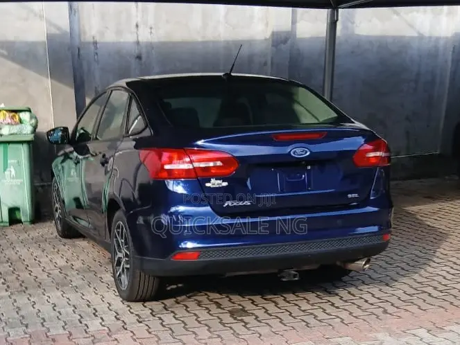 Ford Focus SEL Sedan FWD (2.0L 4cyl 6A) 2017 Blue