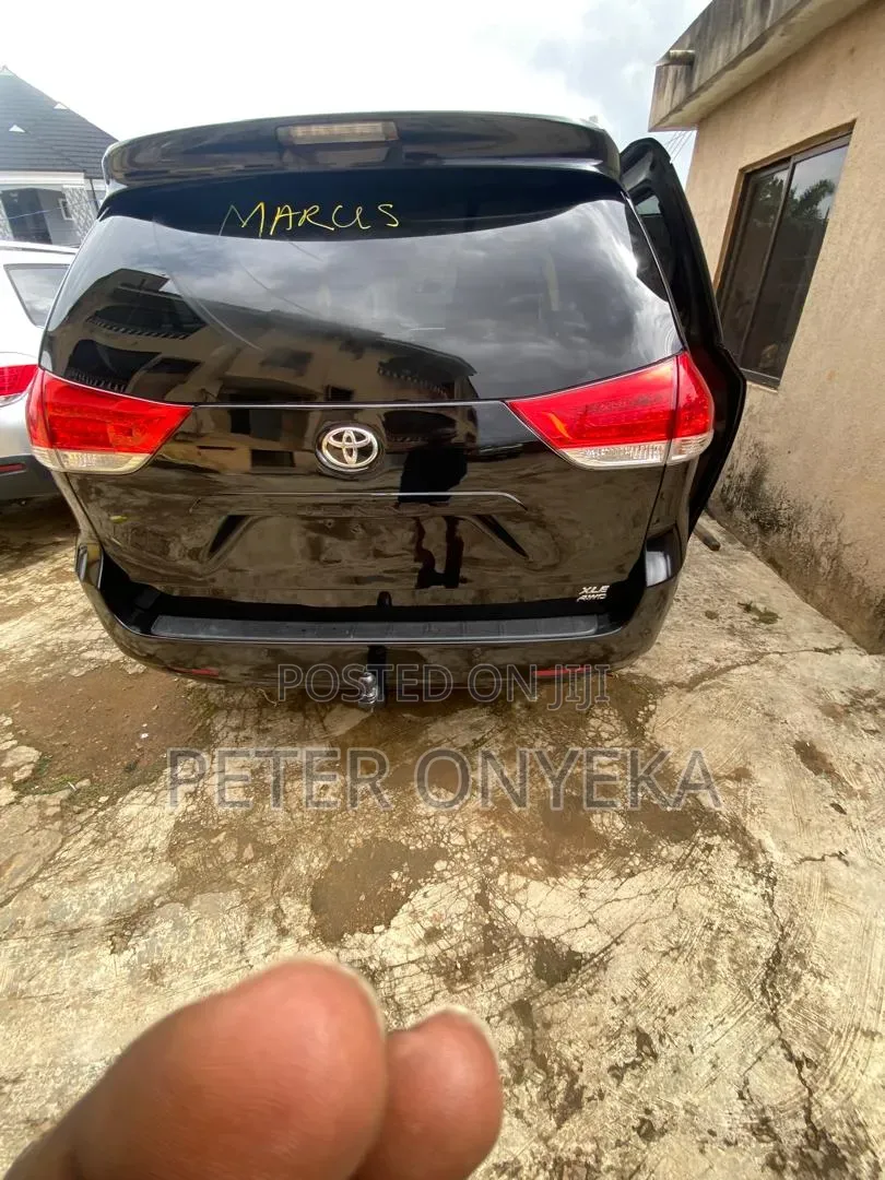 Toyota Sienna 2015 Black