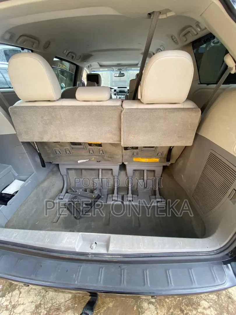Toyota Sienna 2015 Black