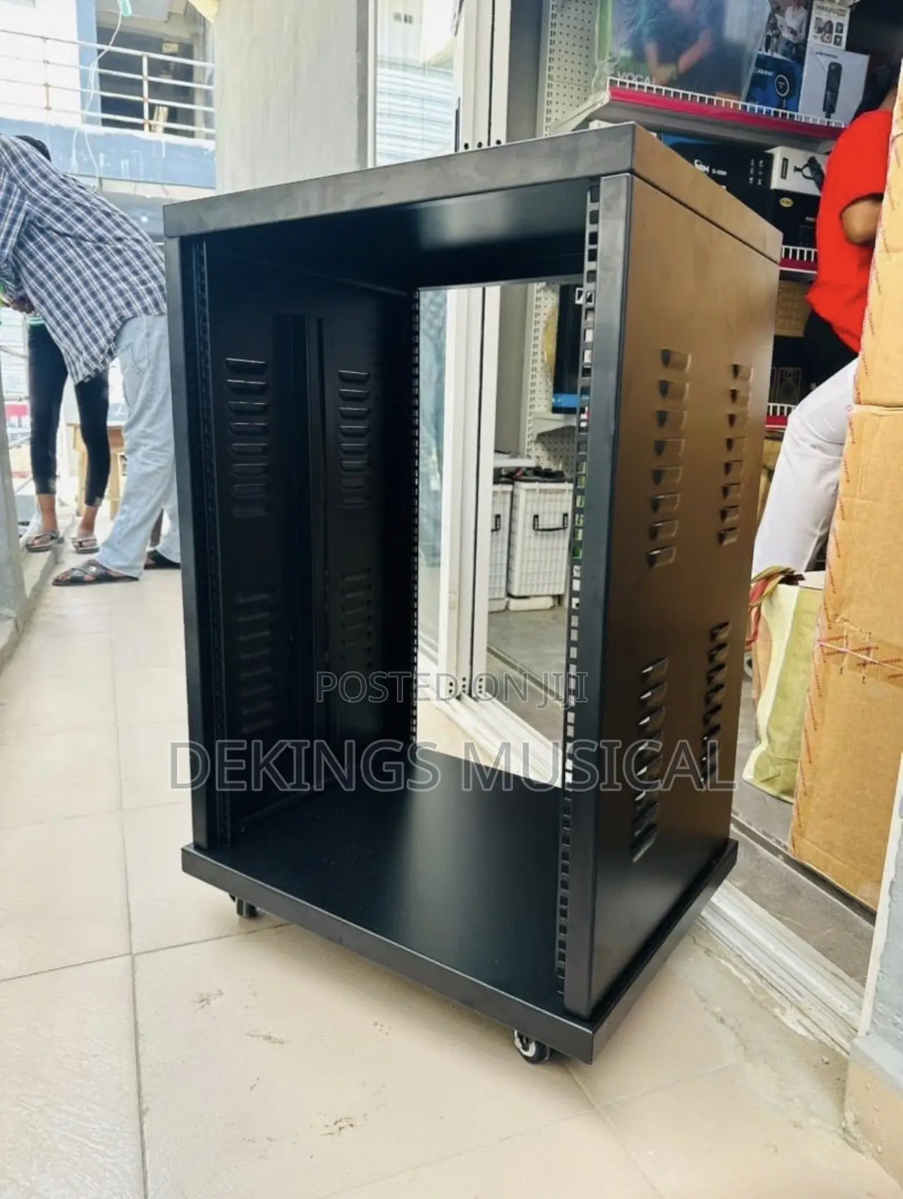 Amplifier Rack 16 Units Open