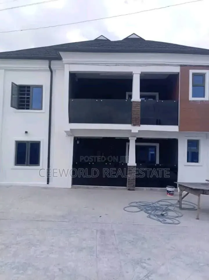3bdrm Apartment in Alexander Johnson, Oluyole Estate for rent