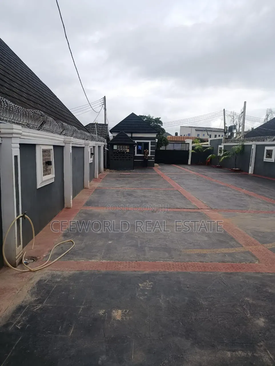 3bdrm Apartment in Alexander Johnson, Oluyole Estate for rent