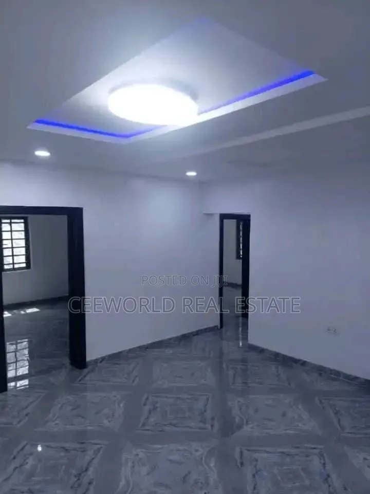 3bdrm Apartment in Alexander Johnson, Oluyole Estate for rent