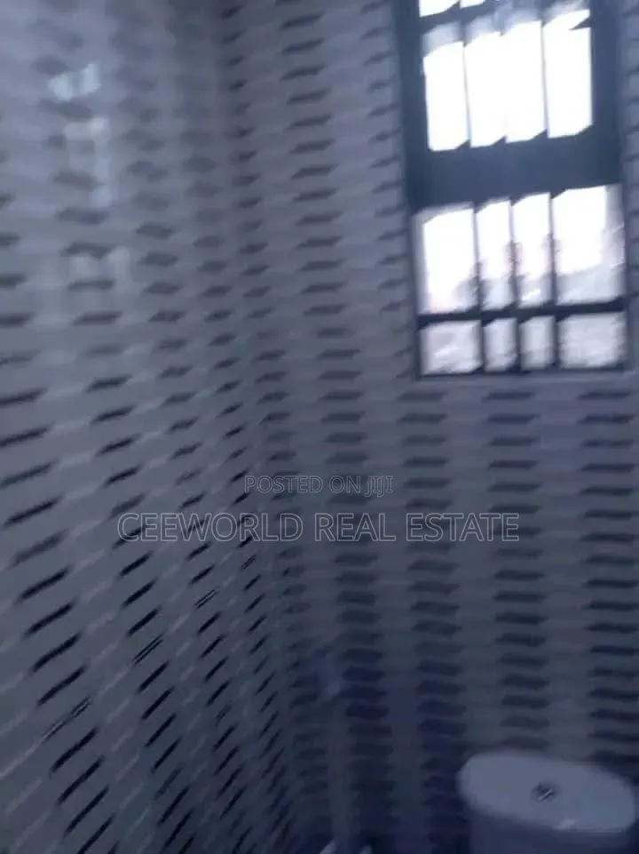 3bdrm Apartment in Alexander Johnson, Oluyole Estate for rent