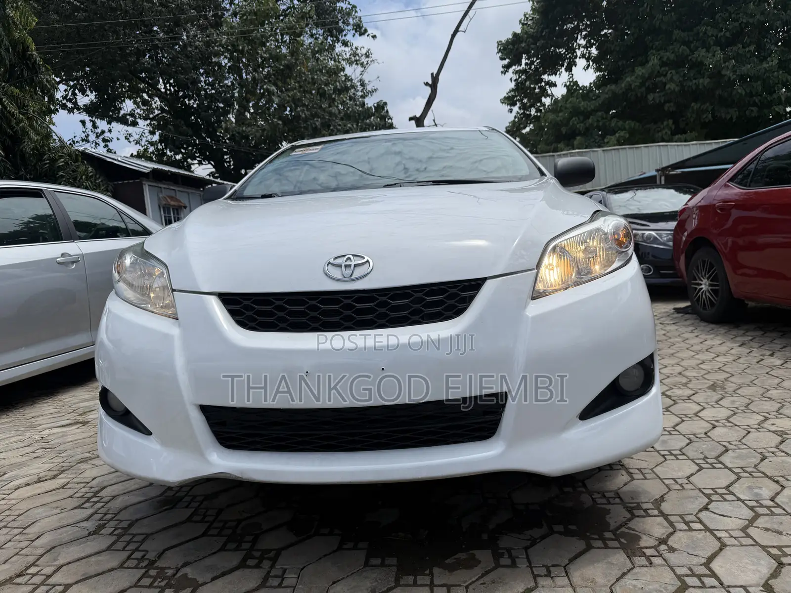 Toyota Matrix Hatchback FWD (1.8L 4cyl 5M) 2010 White
