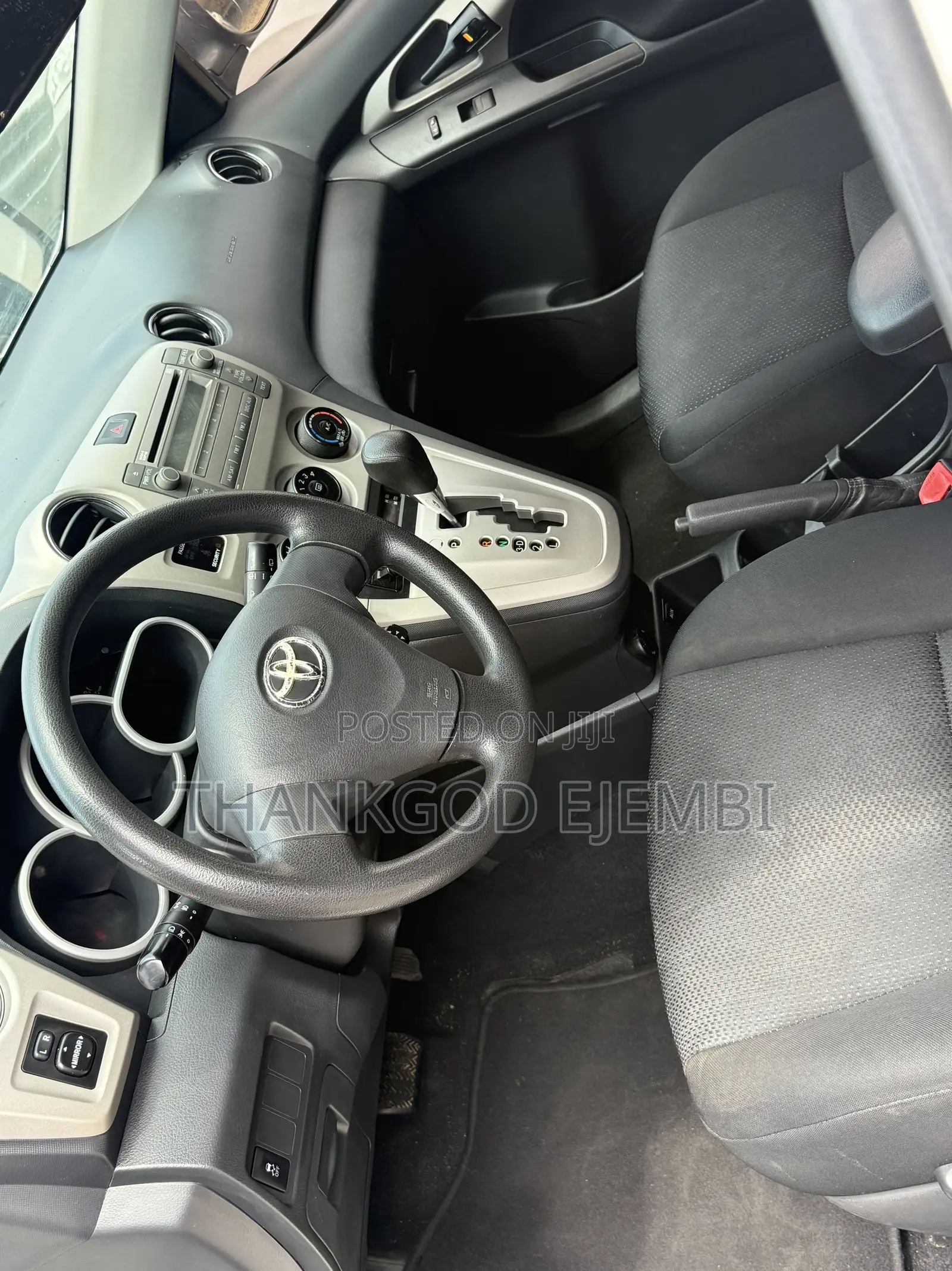 Toyota Matrix Hatchback FWD (1.8L 4cyl 5M) 2010 White
