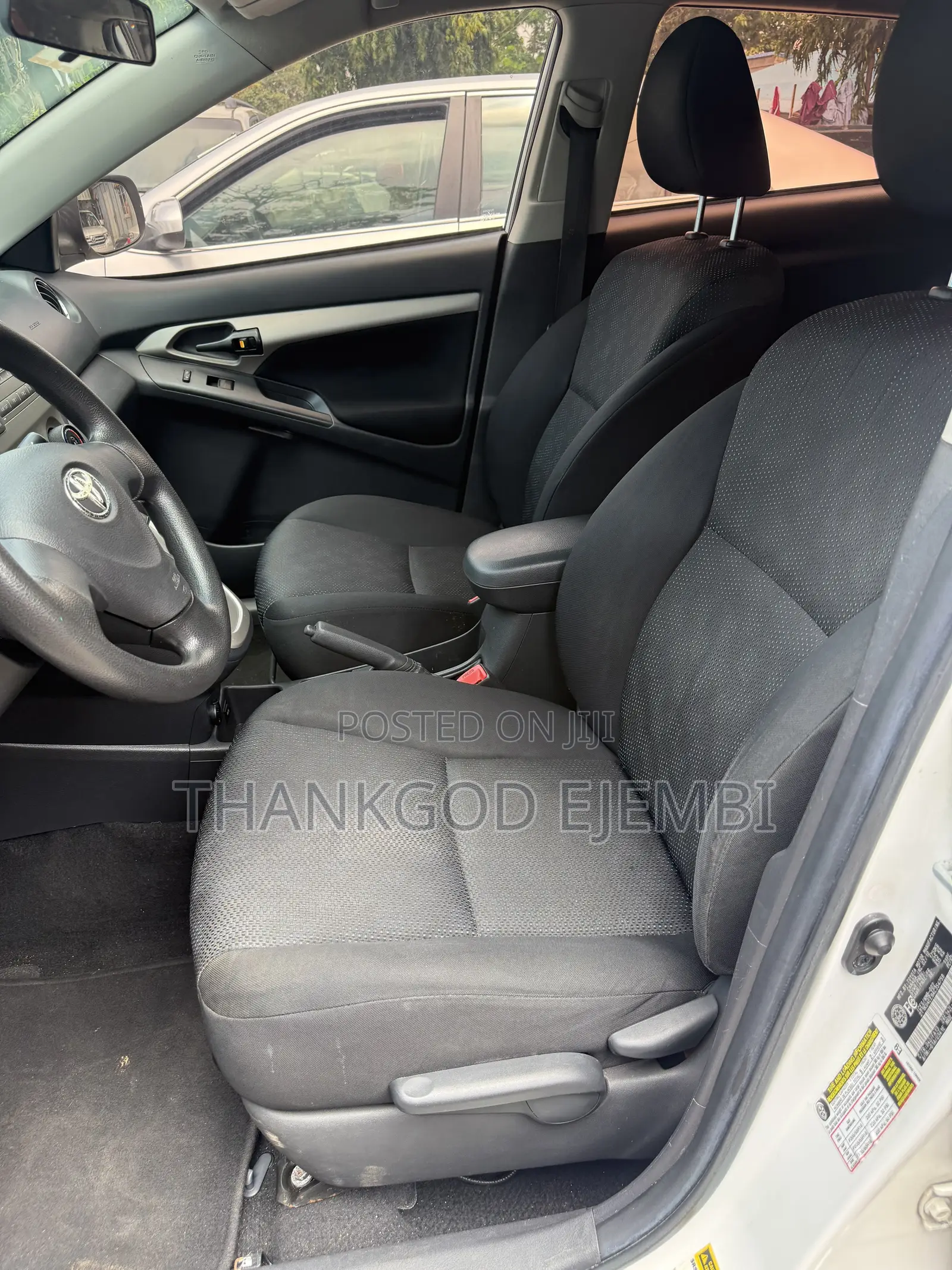Toyota Matrix Hatchback FWD (1.8L 4cyl 5M) 2010 White