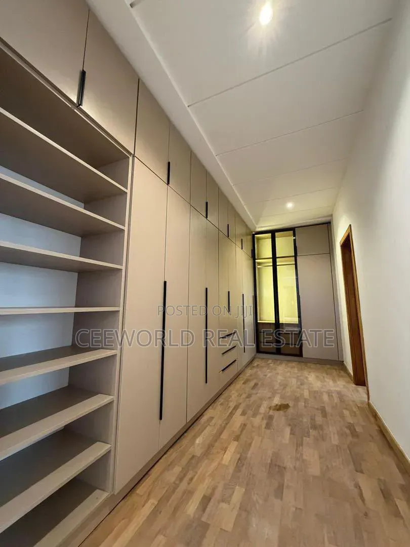 5bdrm Penthouse in Kolapo Ishola, Akobo for sale