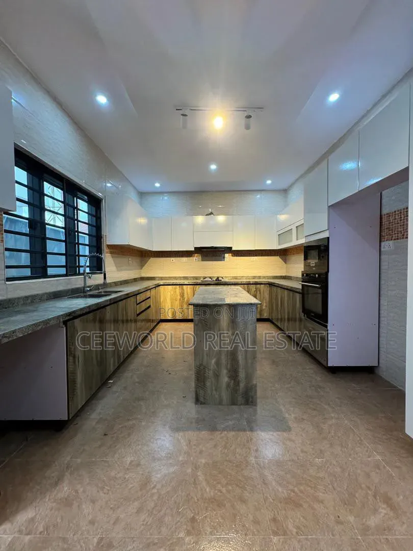 4bdrm Duplex in Ikolaba Gra, Bodija for sale