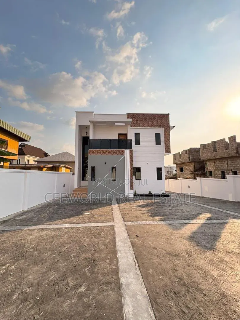 4bdrm Duplex in Oluyole Estate for sale