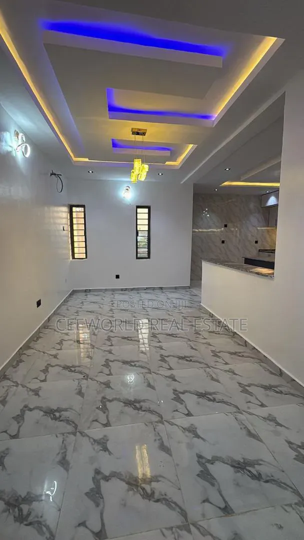 4bdrm Duplex in Oluyole Estate for sale