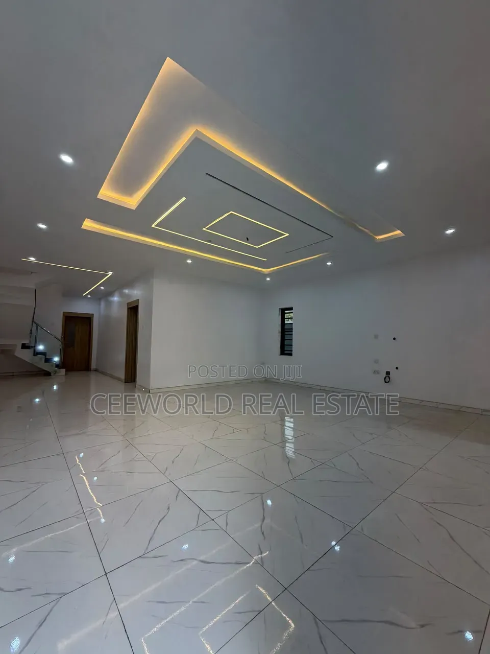 5bdrm Duplex in Oke'Badan Estate for sale
