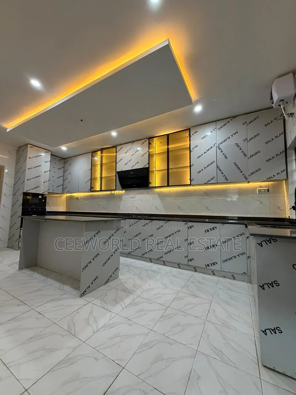 5bdrm Duplex in Oke'Badan Estate for sale