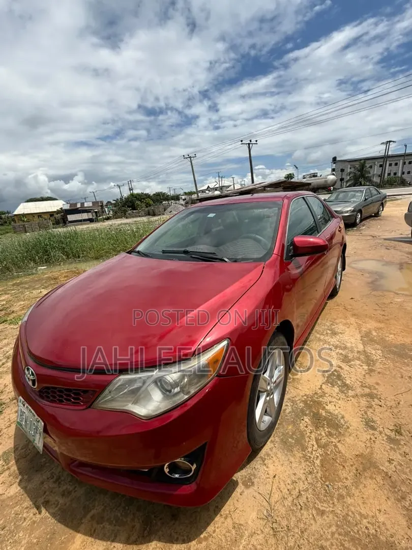 Toyota Camry SE 4dr Sedan (2.5L 4cyl 6A) 2013 Red
