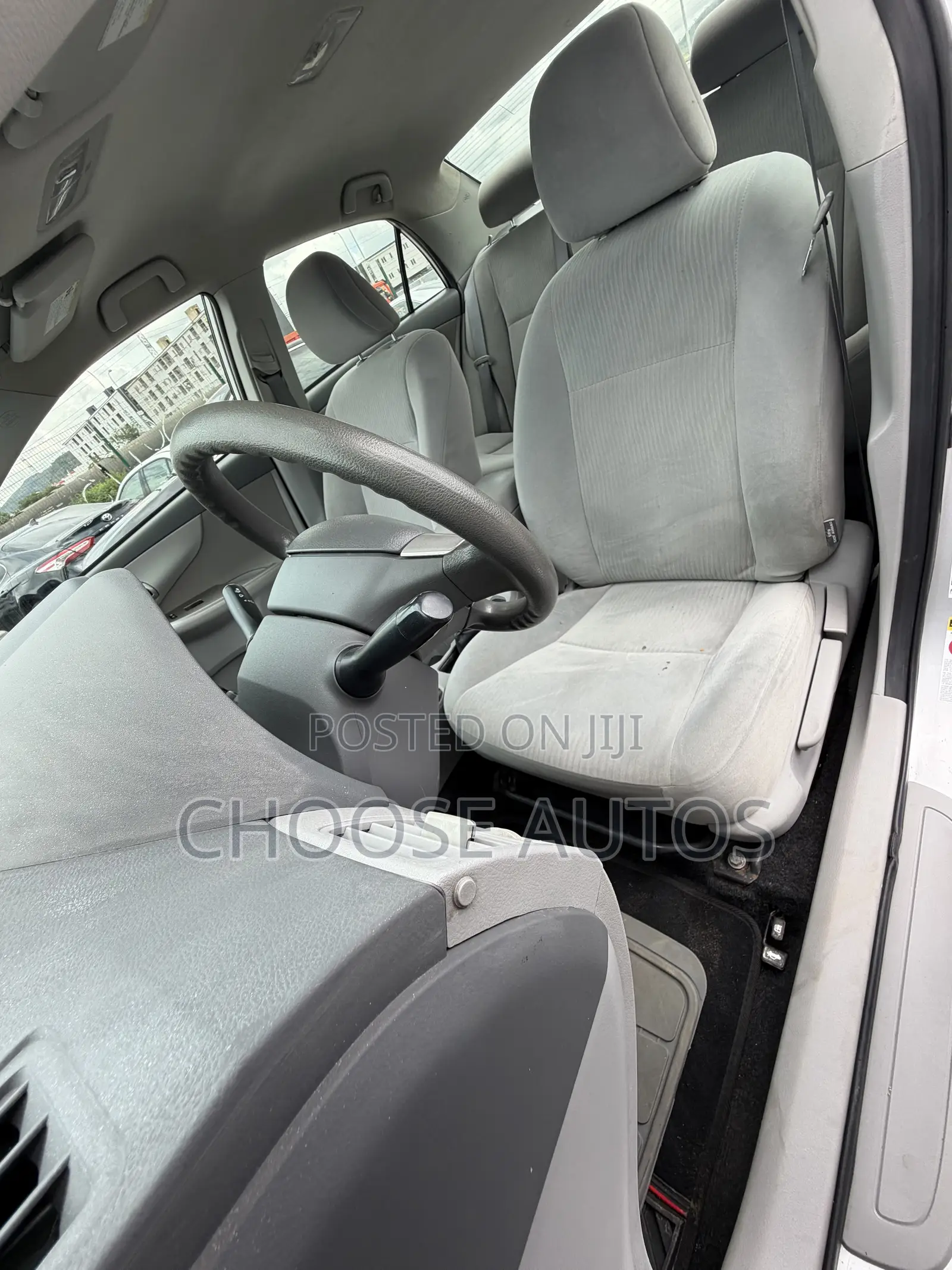 Toyota Corolla LE 4dr Sedan (1.8L 4cyl 4A) 2011 Silver