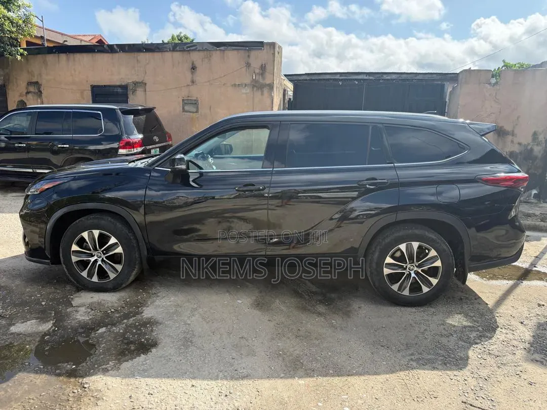 Toyota Highlander XLE 2021 Black