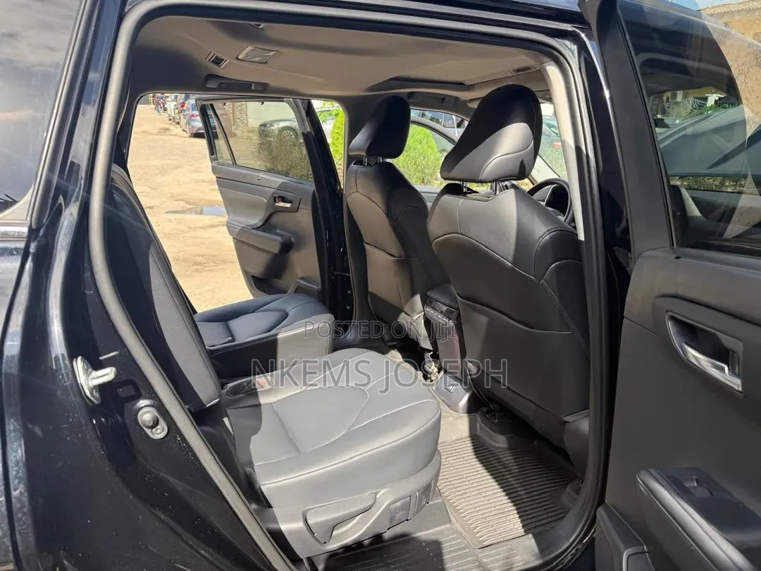 Toyota Highlander XLE 2021 Black